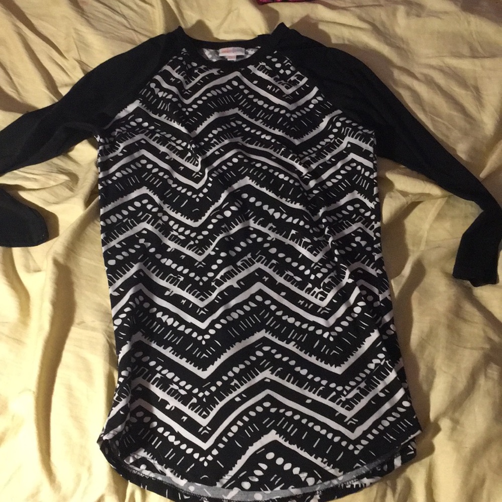 i am selling a lula roe shirt